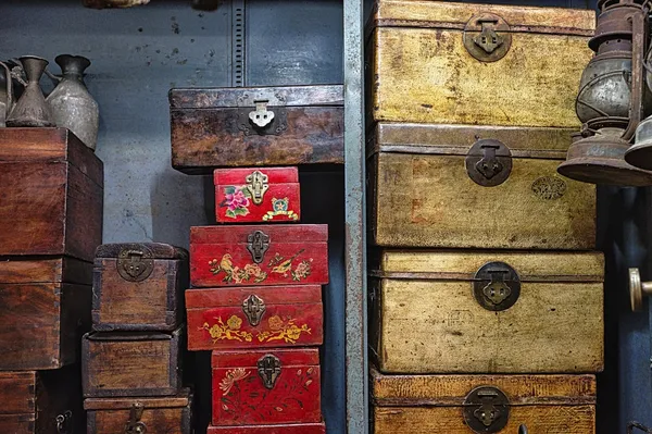 Creative DIY Storage Solutions to Maximize Your Living SpaceIllustration