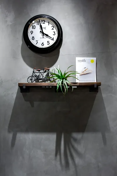 DIY Wall Decor Ideas That Save MoneyIllustration